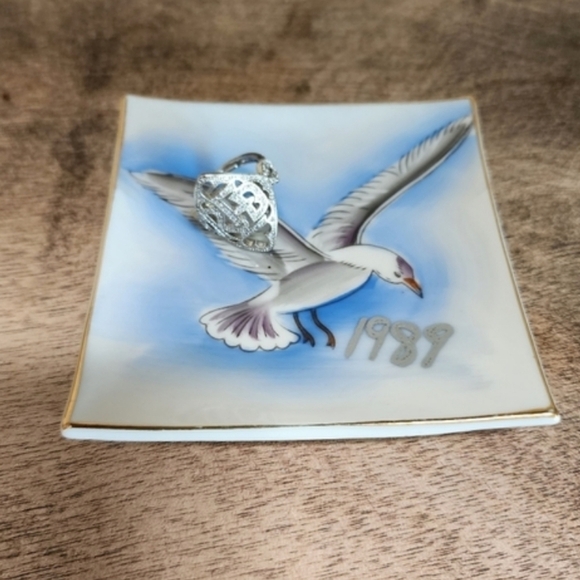 Vintage Taylor Swift 1989 TV Inspired Seagull Trinket Dish - Picture 3 of 7